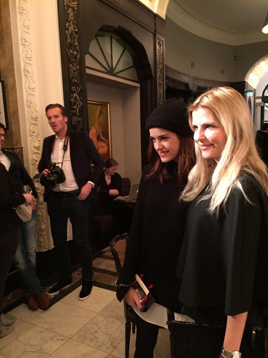 Unter den Gästen ist auch Model Marie Nasemann, die jetzt einen eigenen Fashion