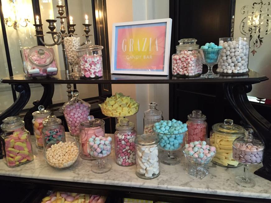 Und wer danach noch nicht satt ist, kann sich noch an der quitschbunten Candy Bar bedienen.