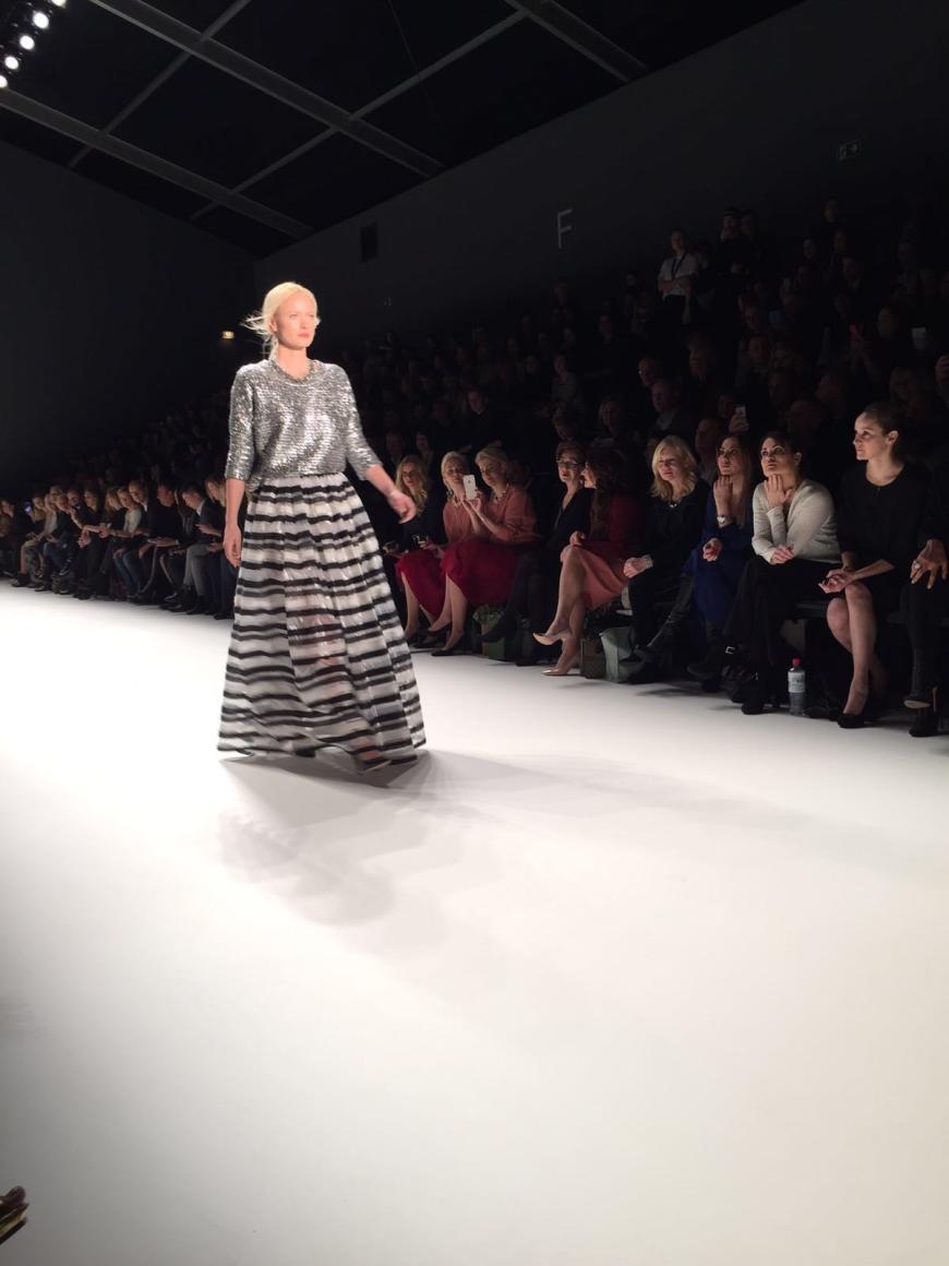 Bekannte Gesichter wie Franziska Knuppe sind auf dem Catwalk zu sehen.