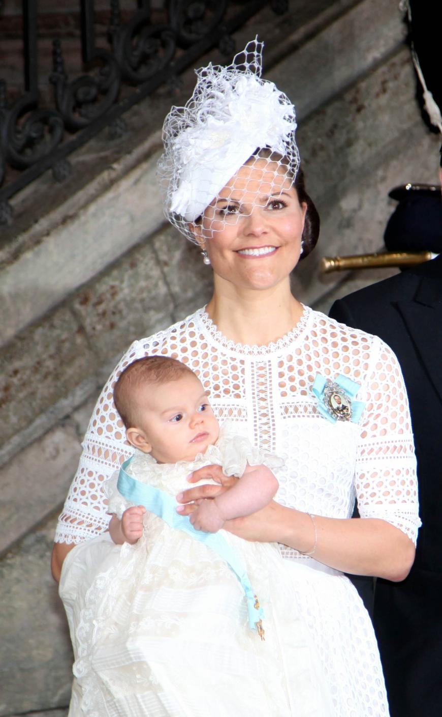 Feierlicher Moment: Prinz Oscar von Schweden wird getauft.