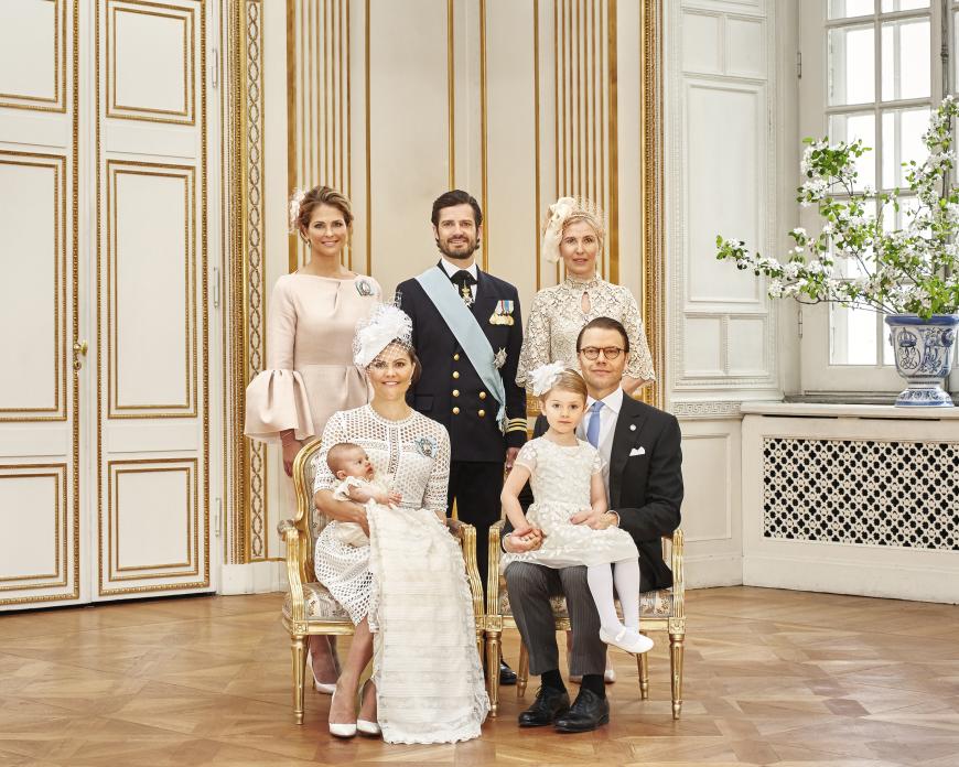 Onkel und Tanten von Prinz Oscar: Hier posieren die Geschwister von Kronprinzessin Victoria (Madeleine, o.l., und Cal Philip, o.M.) sowie Daniels Schwester Anna Westling Söderström (o.r.).