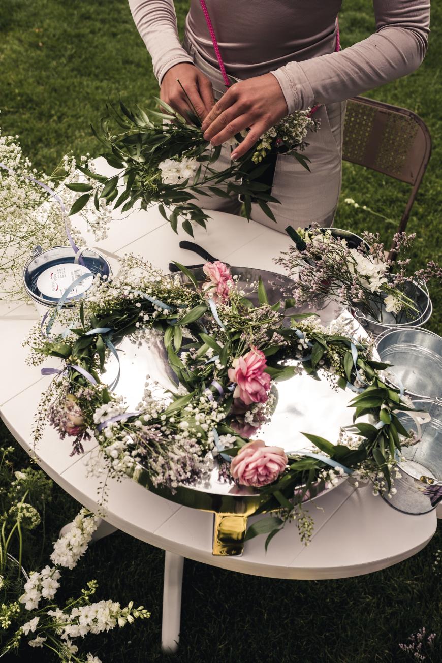 ... auch die handgefertigten Blumenkränze von Rivièra Maison sorgten für ein sommerliches Highlight.
