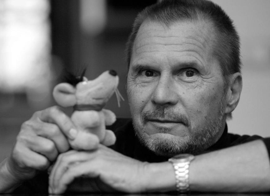 Seine drolligen Mäuse, Pinguine, Hunde und Katzen machten ihn berühmt: Am 28. August ist der international bekannte Künstler Uli Stein in seinem Haus bei Hannover im Alter von 74 Jahren gestorben. Er galt als Deutschlands wohl bekanntester Cartoonist, dessen Werke in vielen Zeitschriften abgebildet wurden und sich auch in Buchform millionenfach verkauften.