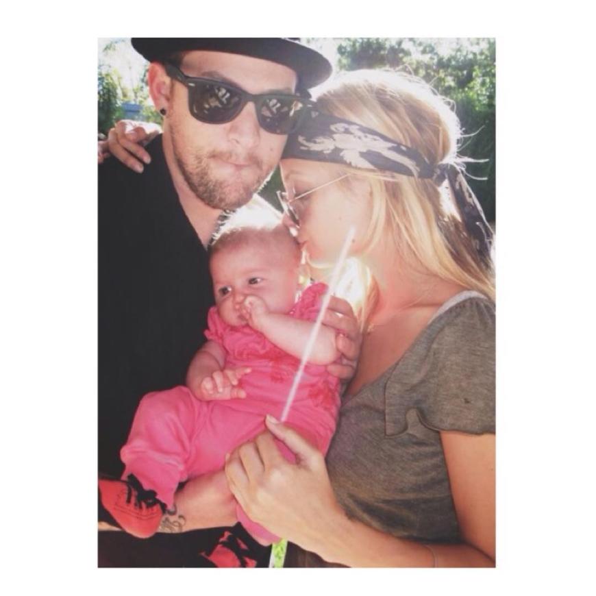 Ein seltenes Familienfoto teilt Nicole Richie auf Instagram. Gleichzeitig macht sie ihrem Mann Joel Madden, mit dem sie seit 2010 verheiratet und zwei Kinder mit ihm hat, eine glühende Liebeserklärung: