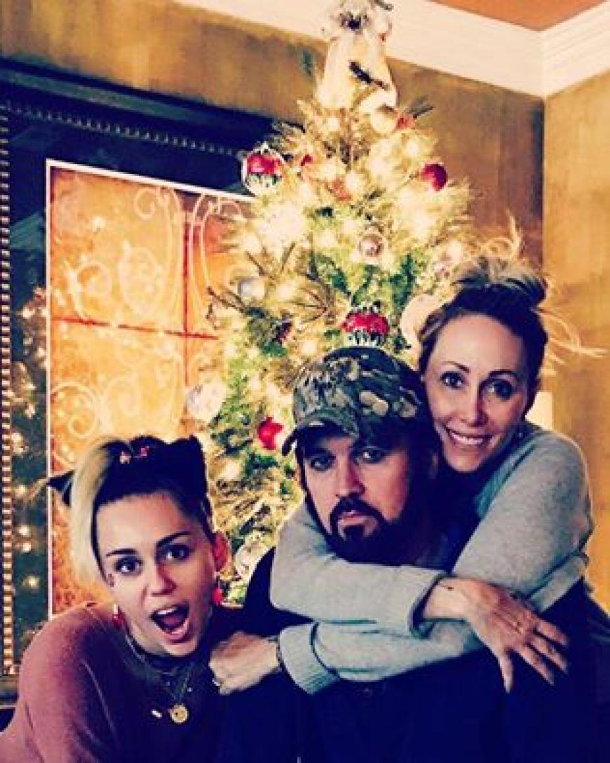 Oh là là! Weihnachten bei Familie Cyrus!