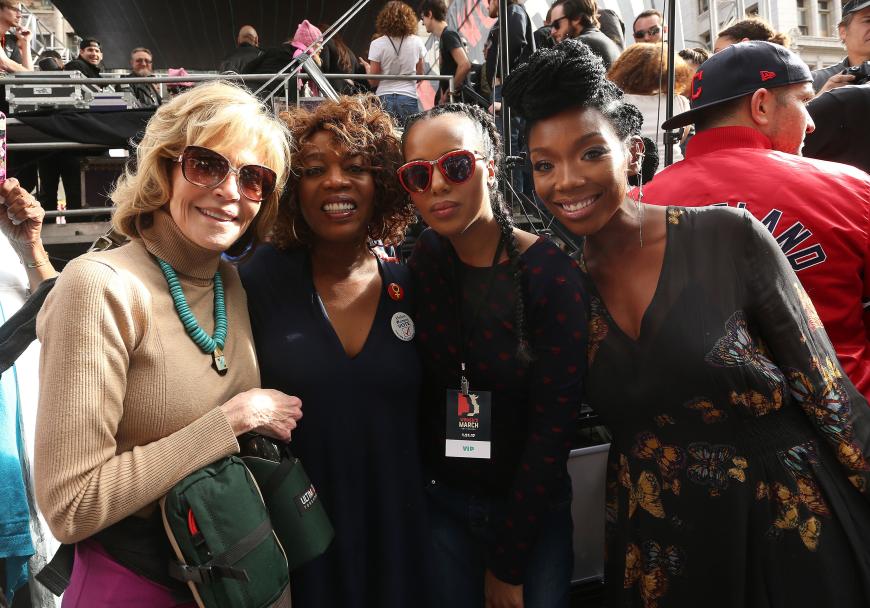 p.p1 {margin: 0.0px 0.0px 0.0px 0.0px; font: 9.0px Helvetica}
Auch Jane Fonda, Alfre Woodard, Kerry Washington und Brandy beziehen Stellung.