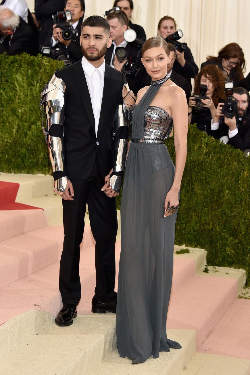 Zayn Malik und Gigi Hadid legten ihr Red Capet-Debüt als Paar hin. Das Model sah mal wieder umwerfend aus, ihr Liebster hingegen etwas deplatziert mit seinen Rüstungsärmeln zum Anzug.