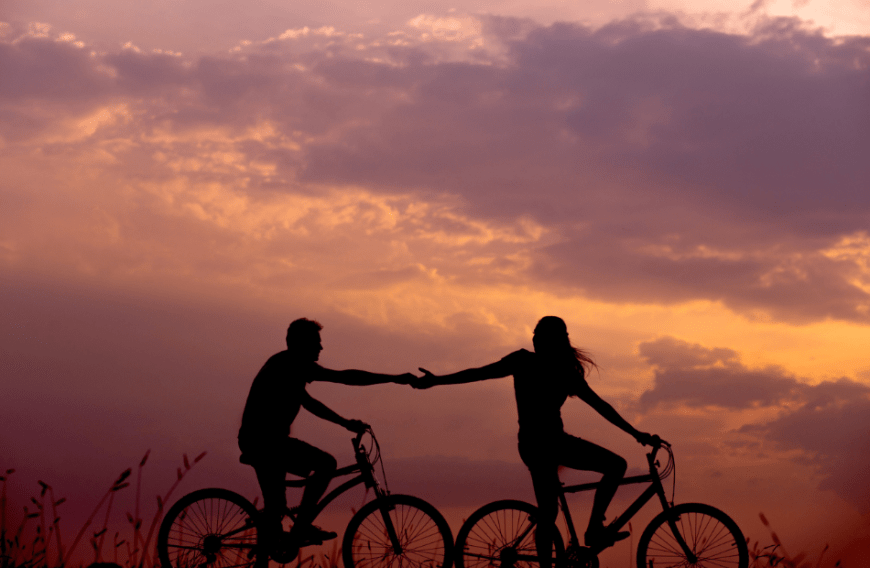 Wer noch in seinen Ex-Partner verliebt ist, der stellt sich natürlich zwangsläufig die Frage, ob diese Beziehung noch hätte gerettet werden können. Mit diesen Tipps kann ein Neustart funktionieren. 