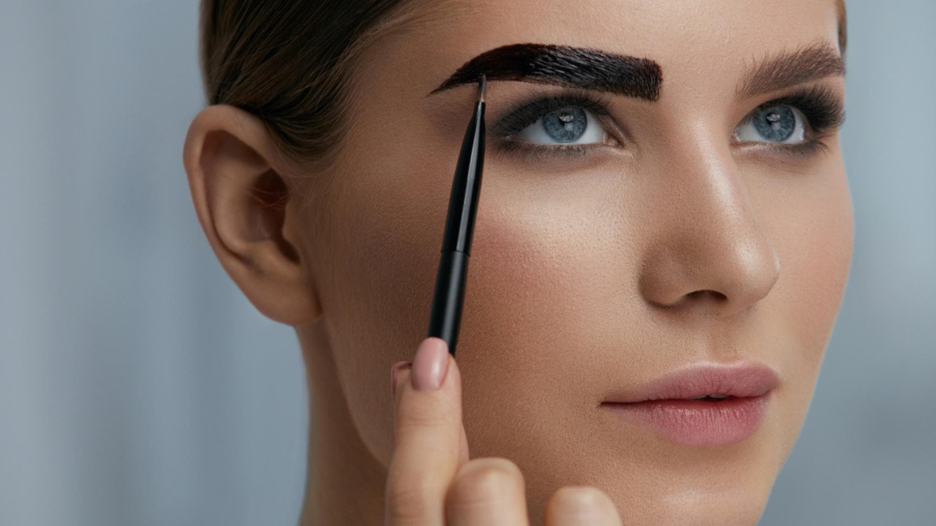 Schöne Augenbrauen Mit dem SyossKit gelingt ein professionelles Salon