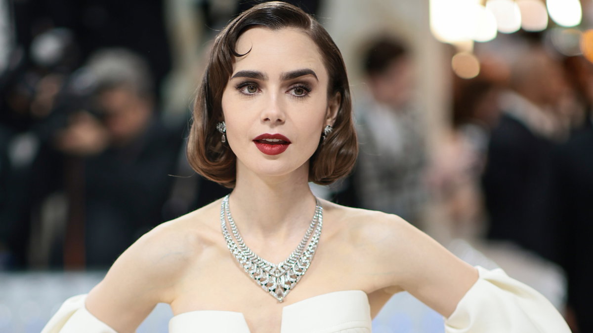 Lily Collins' Wedding Ring Stolen From Hotel Room in West Hollywood World Today News