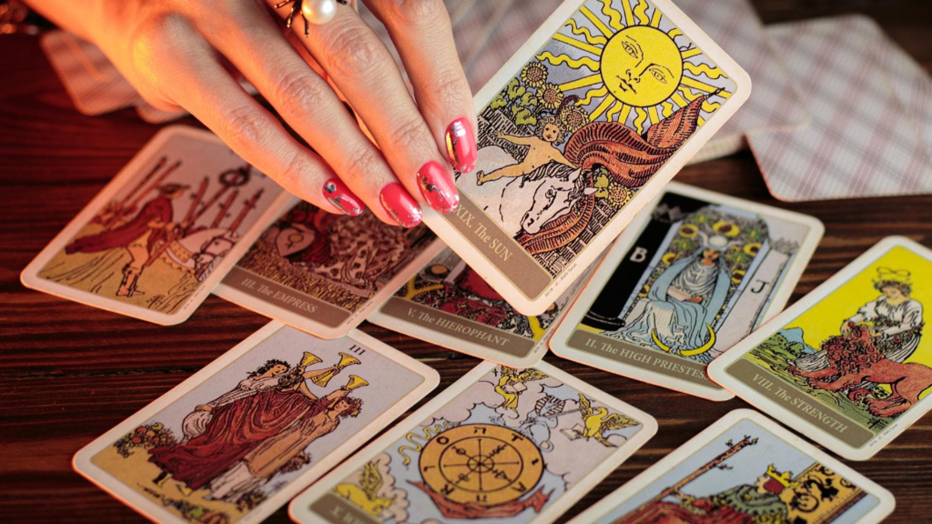 Die Hohepriesterin im Tarot Was bedeutet die Karte?
