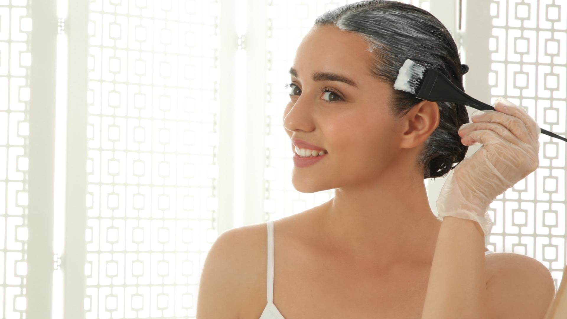 Haare färben: Diese vegane Coloration bietet ein völlig neues Färbe ...