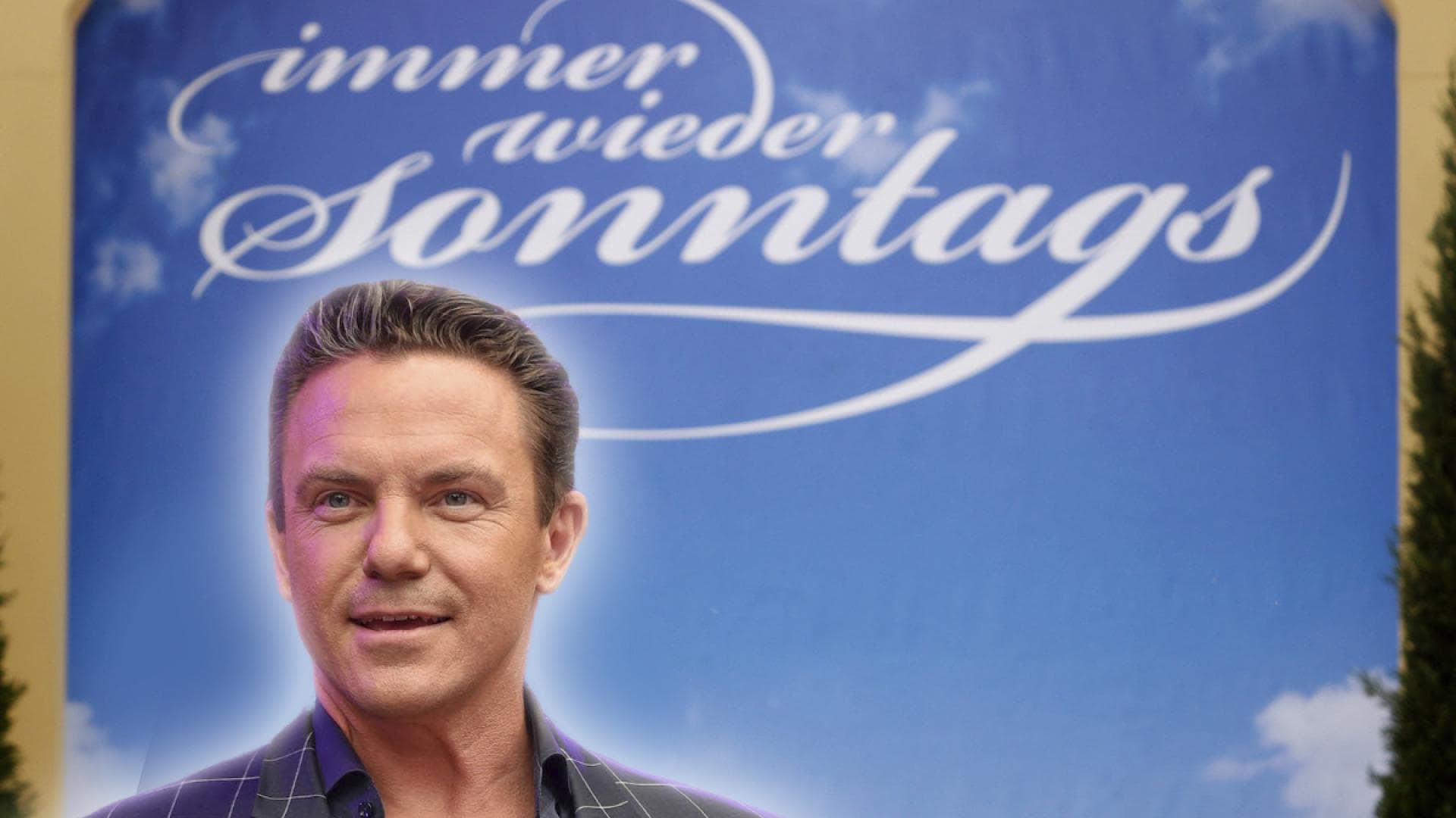 Peinliche Ton-Panne: Stefan Mross darf sich im „Immer wieder sonntags ... Peinliche Ton-Panne: Stefan Mross darf sich im „Immer wieder sonntags ...