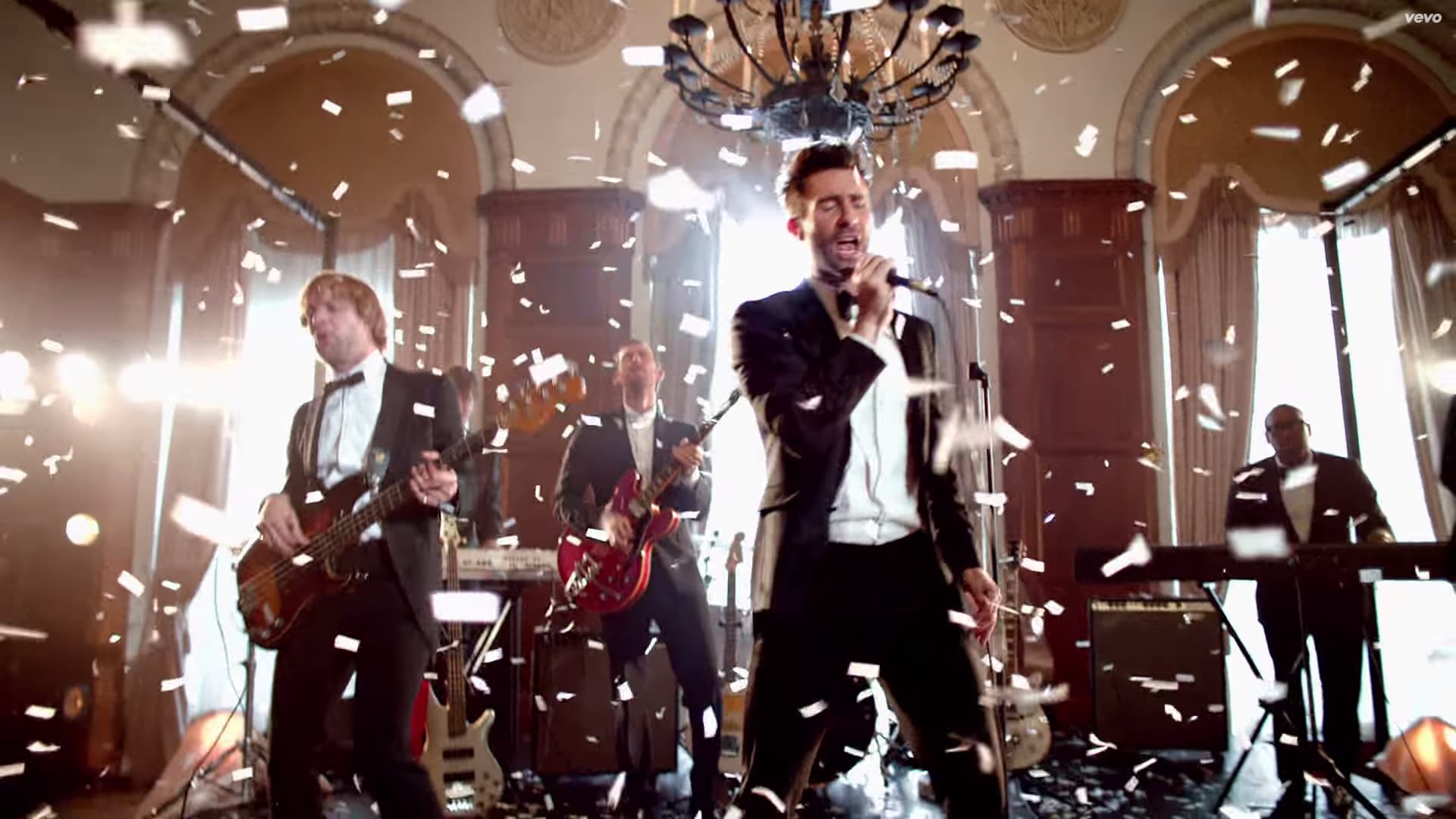 Maroon 5 Als Hochzeitscrasher Im Neuen Musikvideo Sugar Ok Magazin