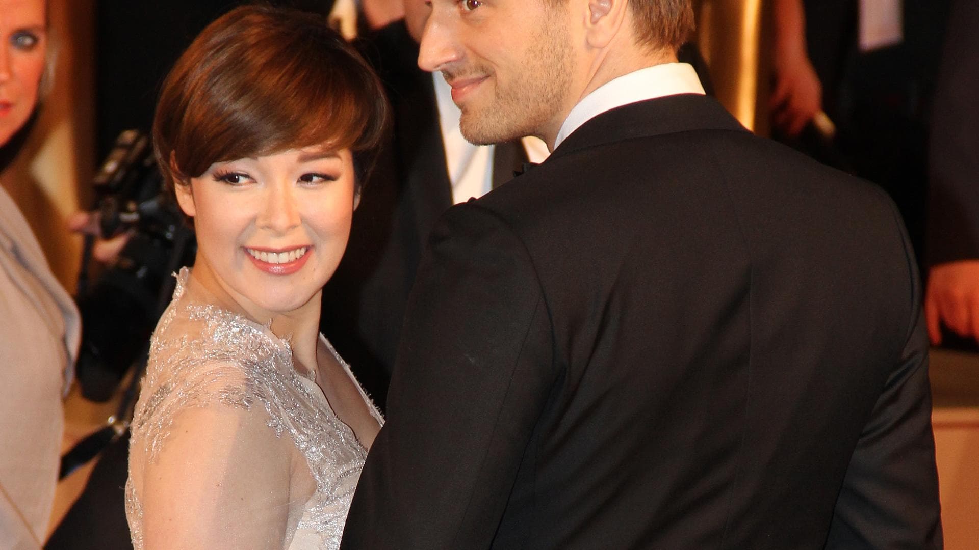 Moderatorin Nela Lee und ihr Die schönsten PromiHochzeiten 2015