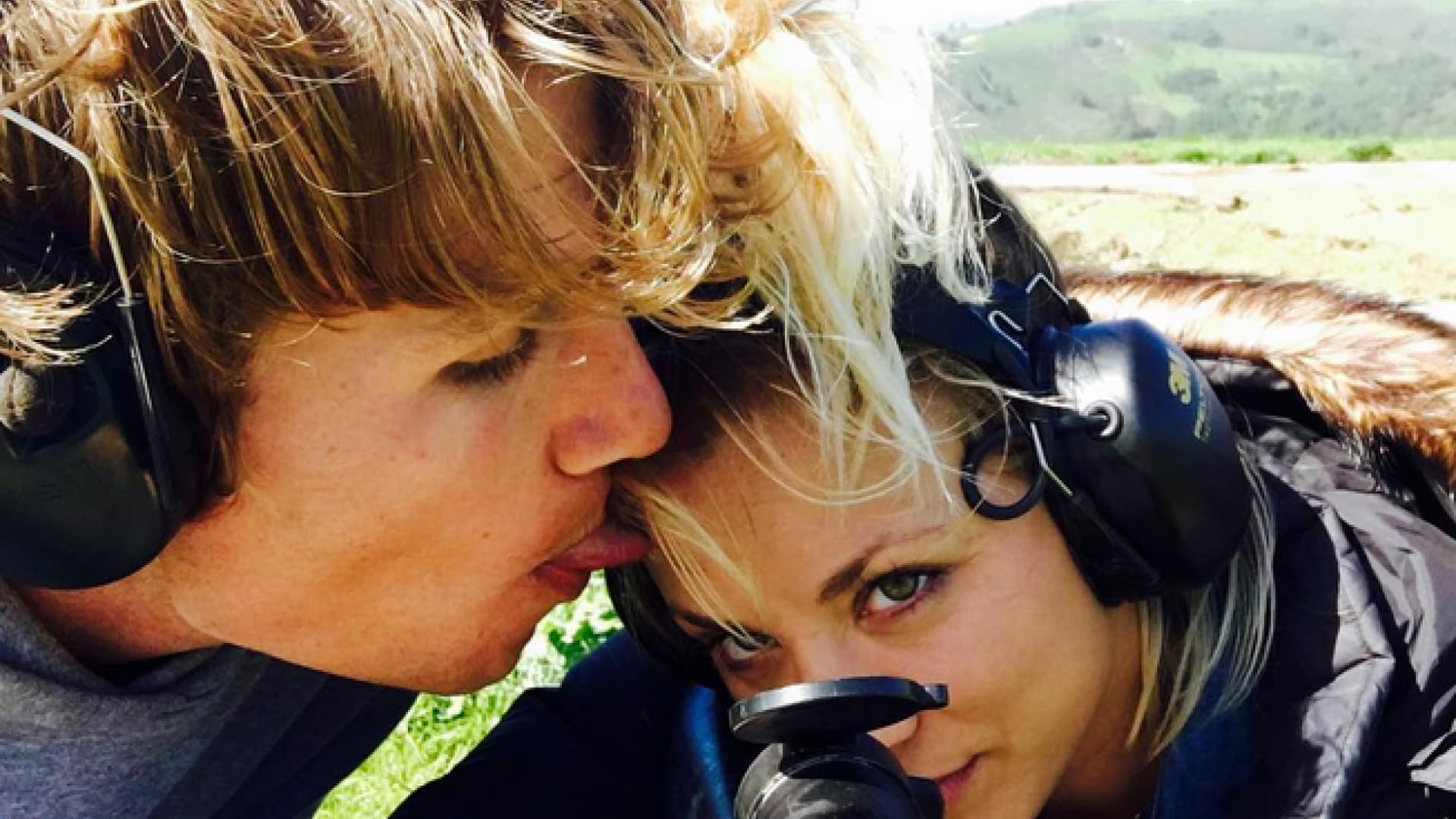 Frisch Verliebt Kaley Cuoco Postet Turtelbild Mit Millionarssohn Ok Magazin Kaley cuoco loves horses, so it would totally make sense for her to date a fellow equestrian.right? frisch verliebt kaley cuoco postet