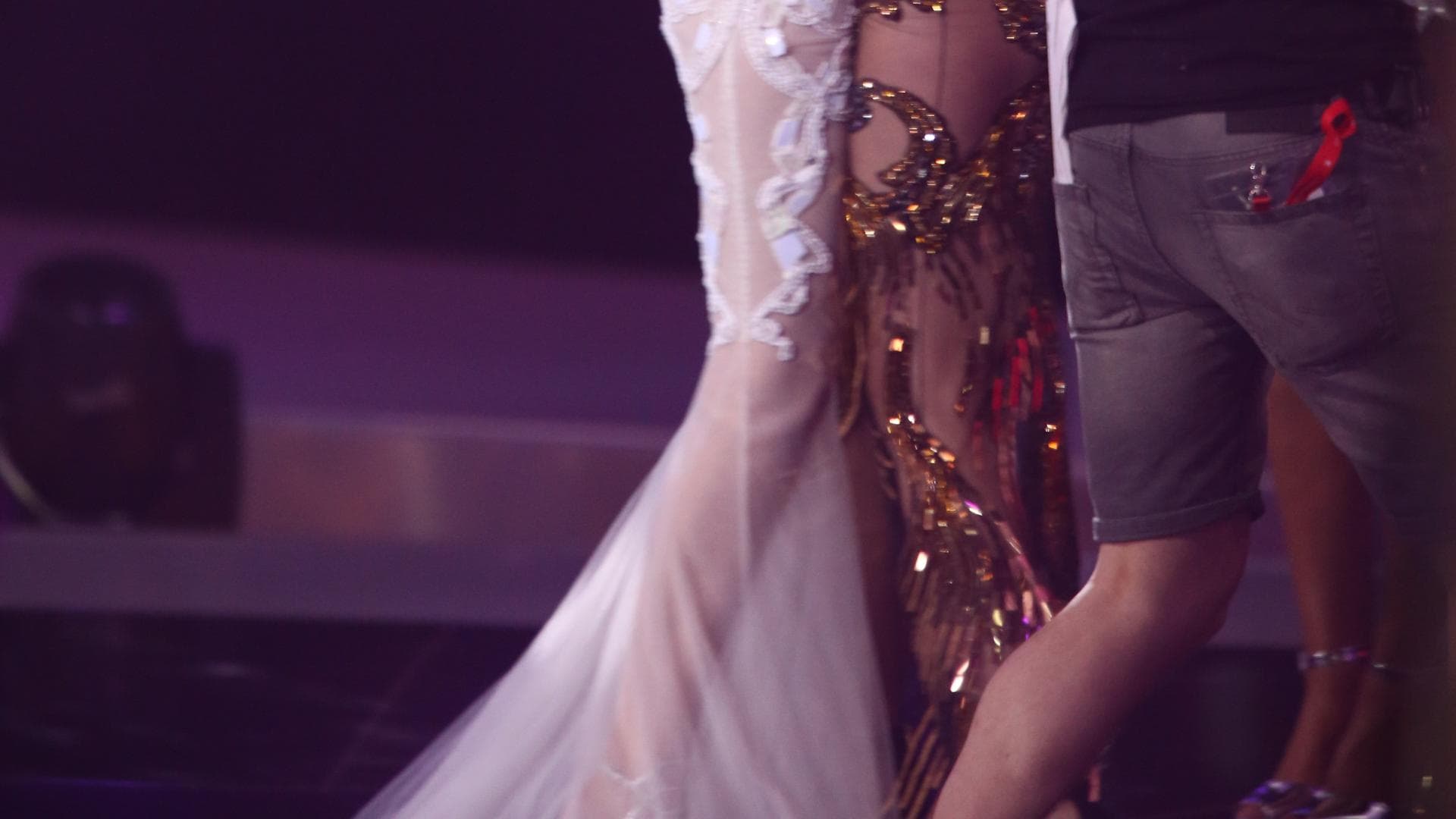 Große Freude im GNTM-Finale: | Kim Hnizdo und Elena Carrière ein