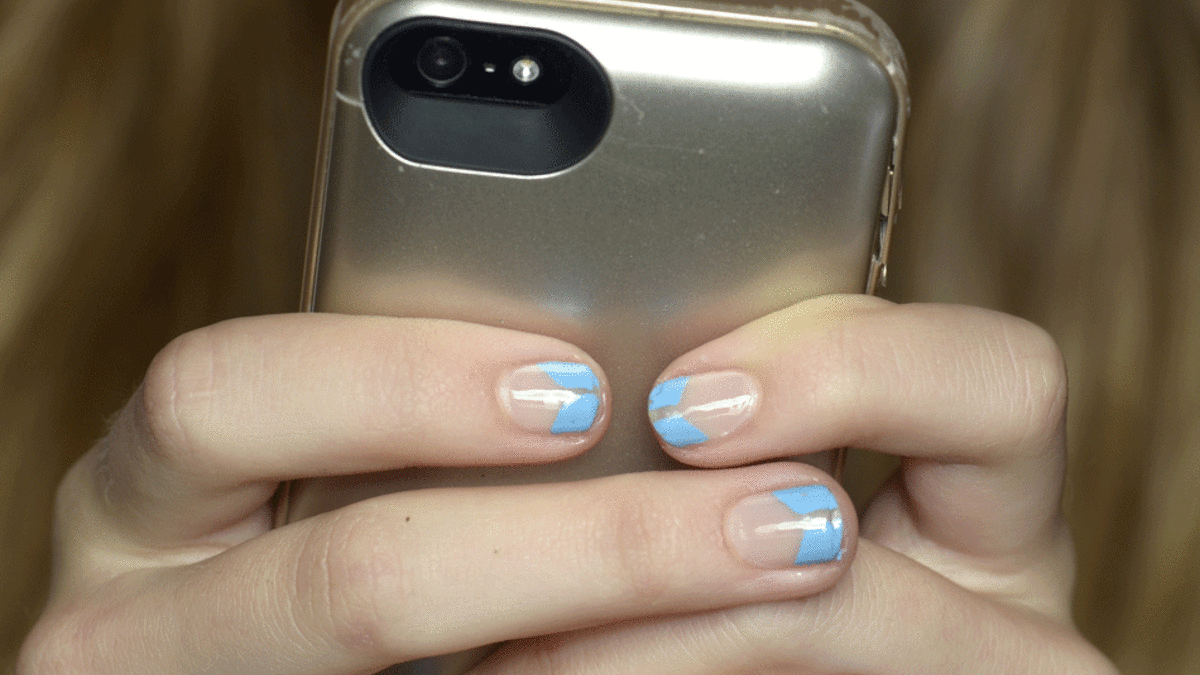Negative Space Nails Die Neuen Trends Direkt Vom Laufsteg Ok Magazin