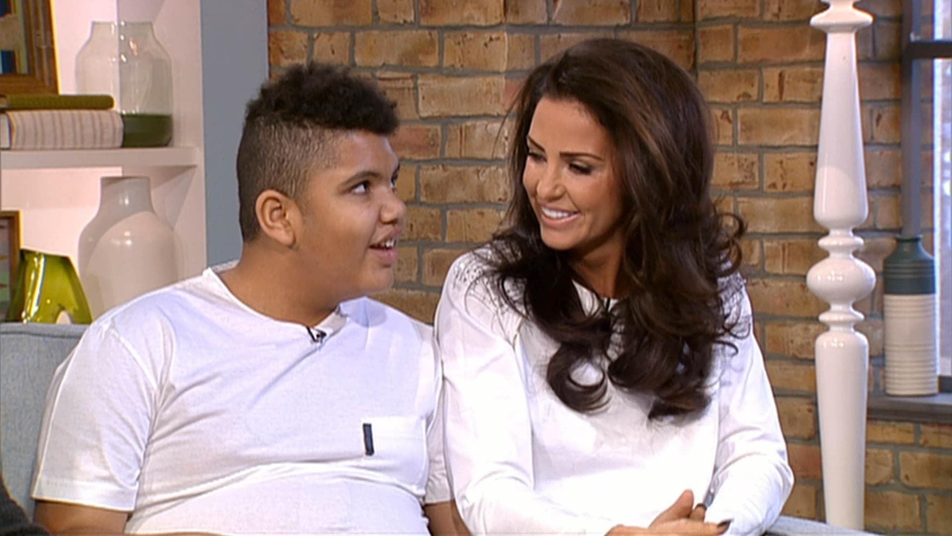 Muss Das Sein Katie Price Schickt Sohn Zum Beauty Doc Ok Magazin