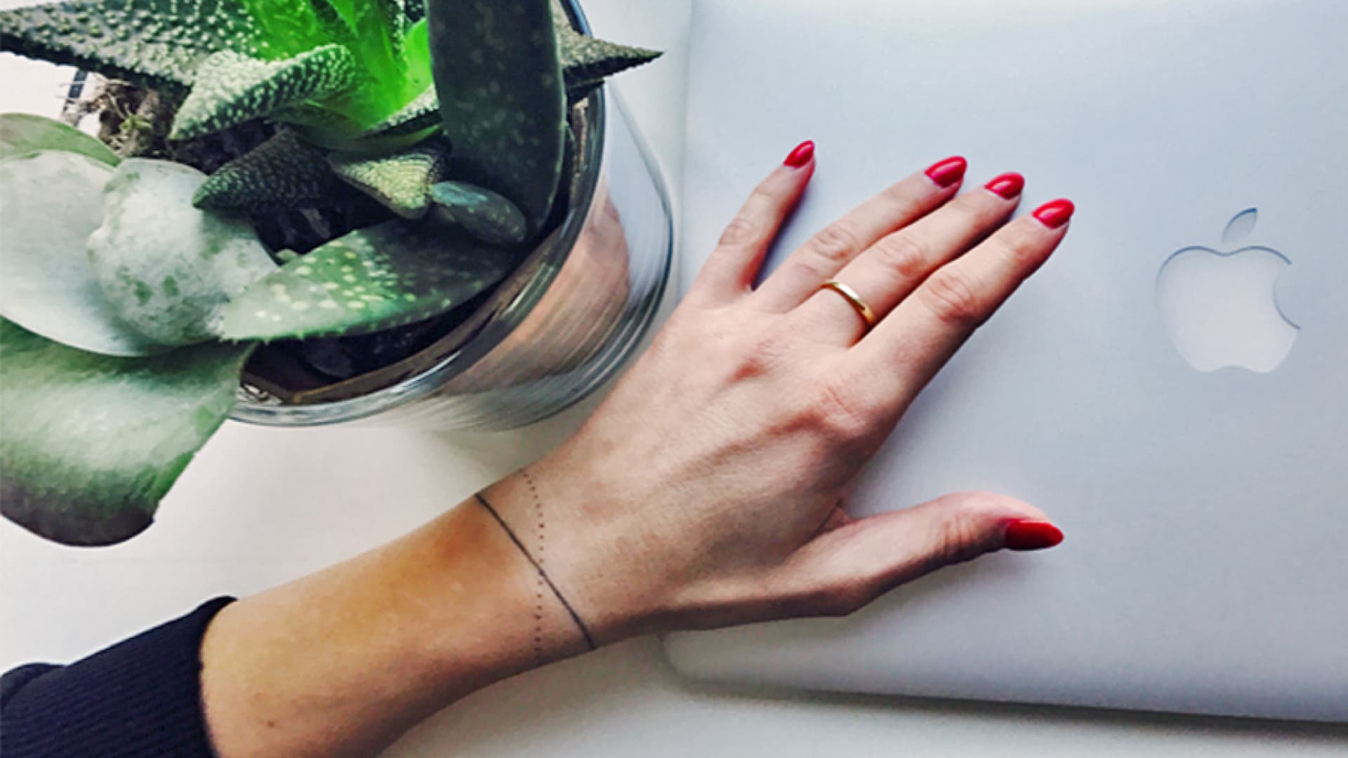 Diese süßen Bracelet-Tattoos schmücken jetzt unsere Handgelenke! | OK