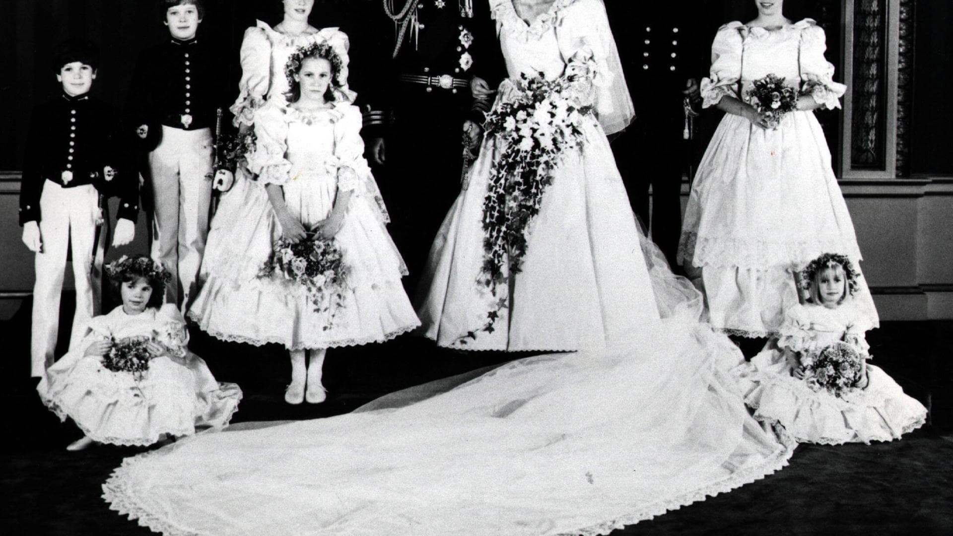 Prinzessin Diana Sturzte Sich Schwanger Die Treppe Runter