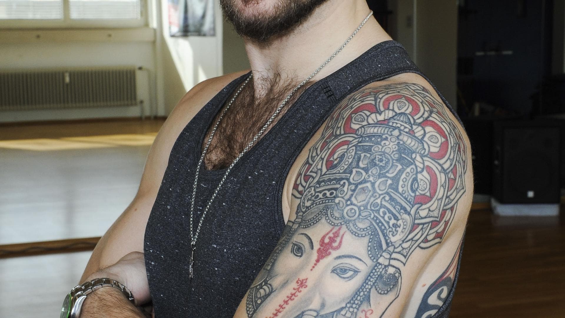 Lange Haare, Bart, Tattoos, Piercings Gil Ofarim So süß sah der Sänger früher aus OK