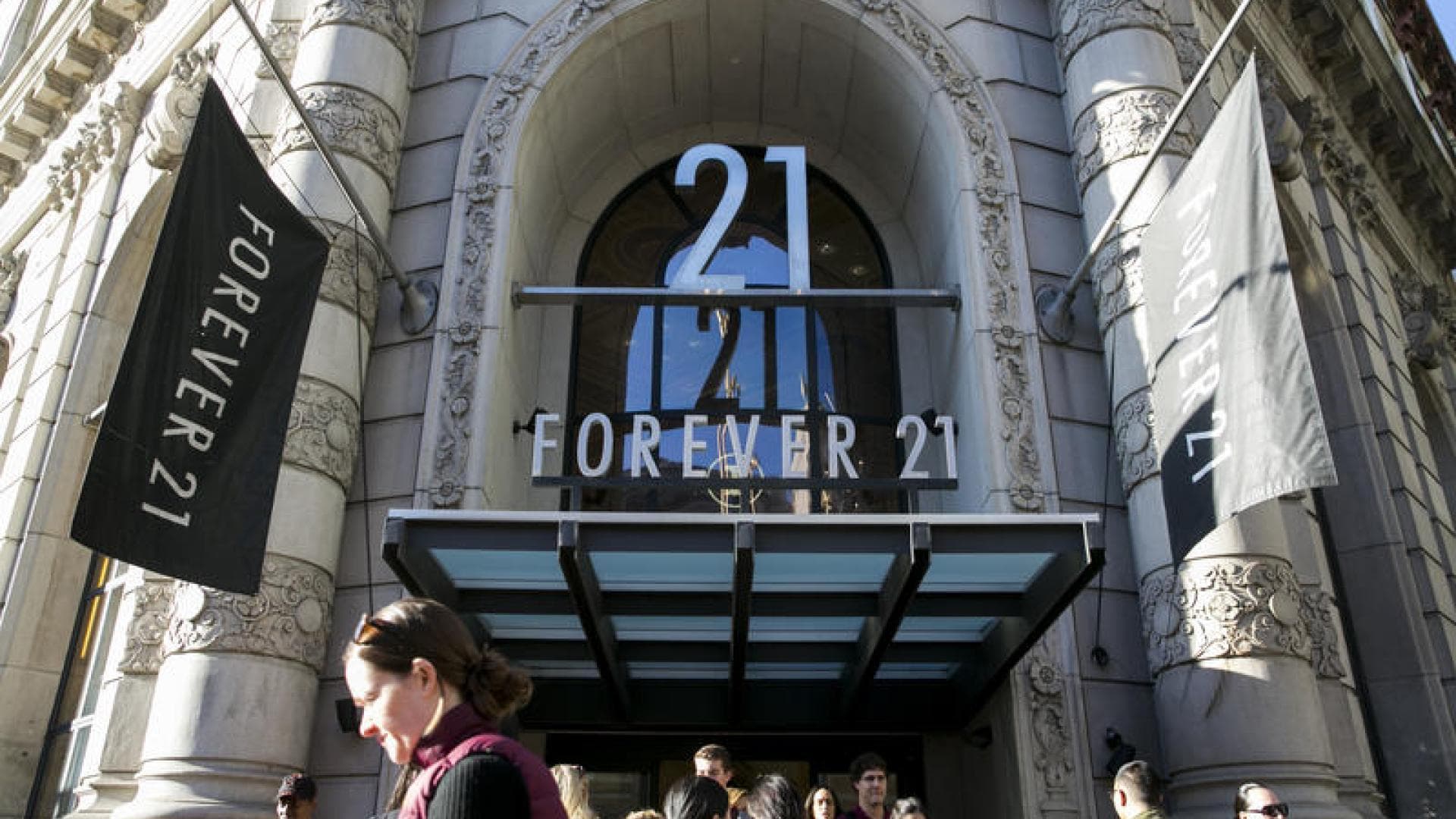 Forever 21 Eroffnet Den Beauty Store Riley Rose Mainly a central defender, he can also play as a defensive midfielder. beauty store riley rose