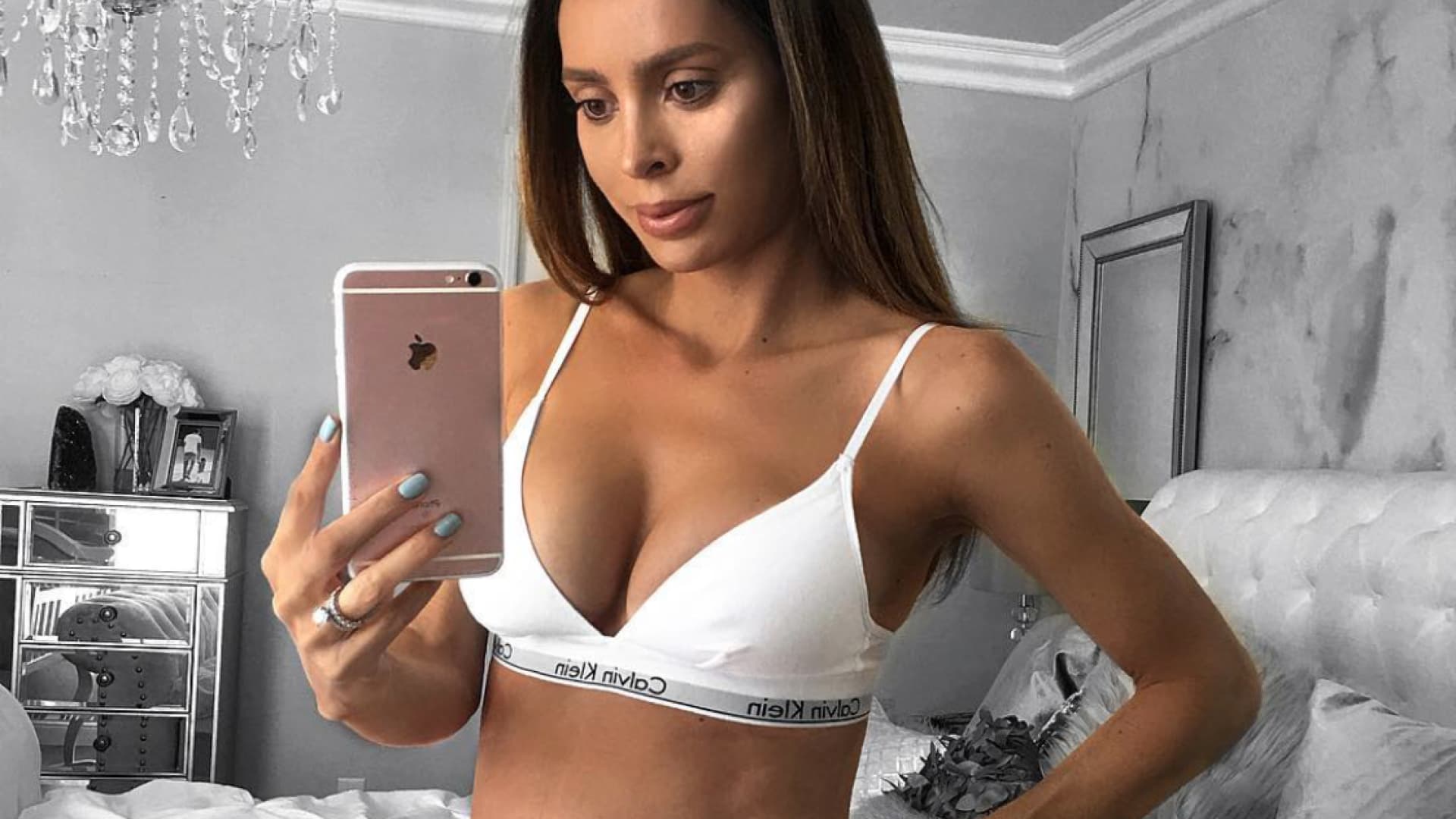 Fitness Model Sarah Stage Das Baby Ist Da