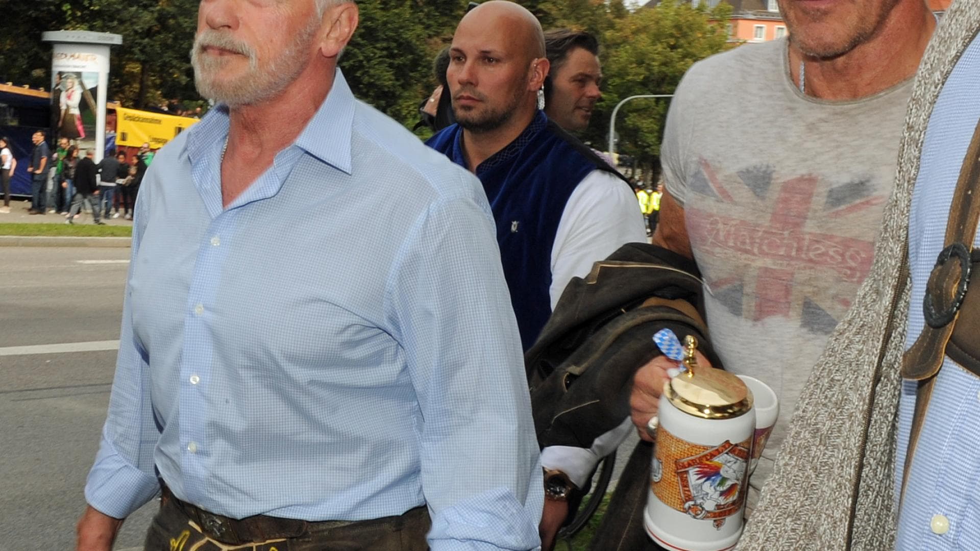 Der Terminator gibt sich auf Oktoberfest So ausgelassen feiern