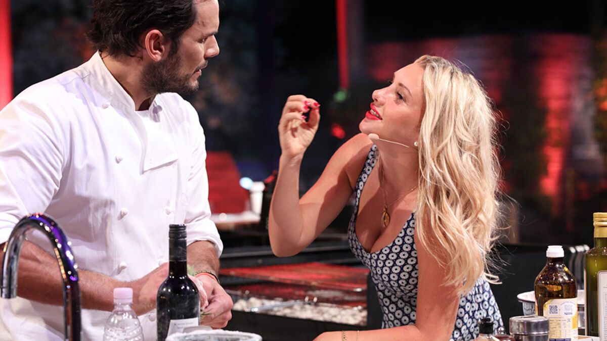 Sie hat eine schwester und einen bruder, die beide älter sind als sie. Evelyn Burdecki Abitur : Evelyn Burdecki: Mobbing-Drama bei "Grill den Profi"