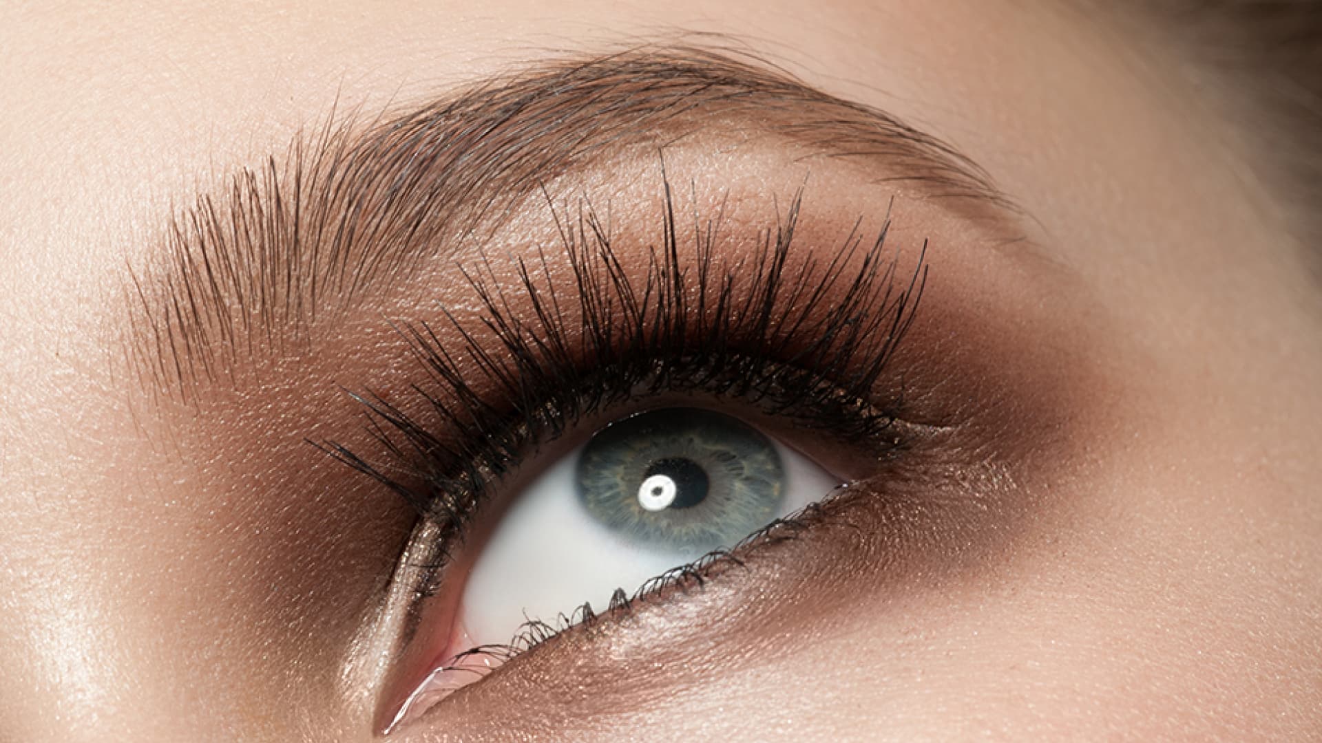 Mascara Mega Hype Um Diese Drogerie Wimperntusche
