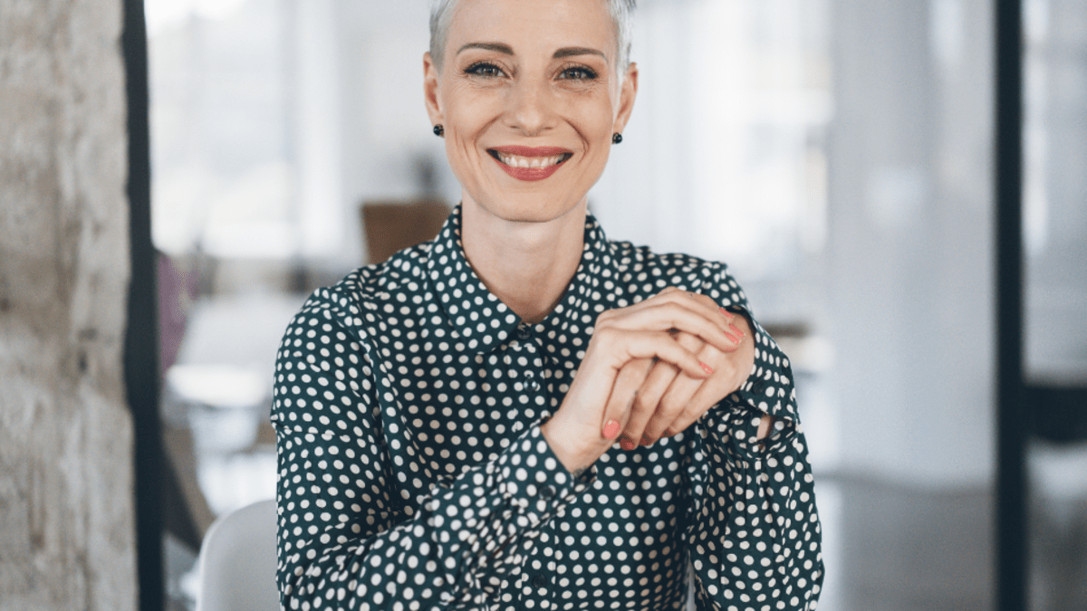 Graue Haare Pflegen So Tragst Du Dein Silber Mit Stolz