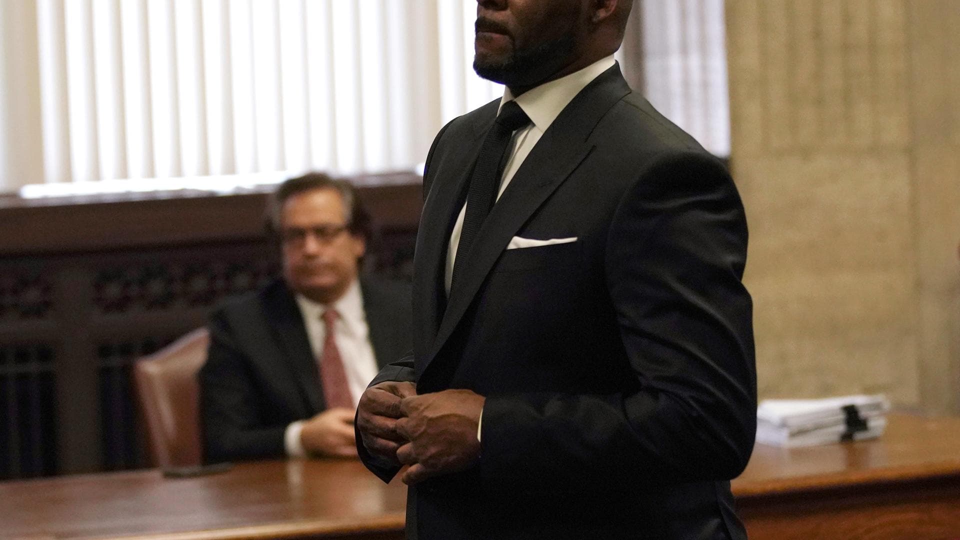Nach Angriff Im Gefangnis R Kelly Verlangt Freilassung