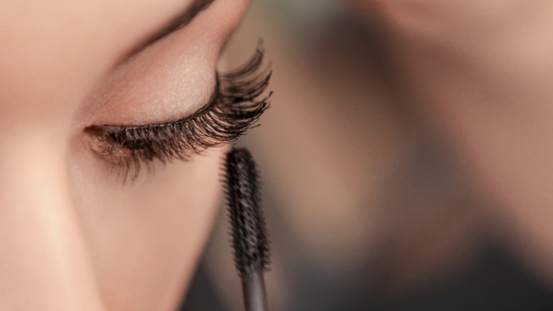 Mascara Dieses 5 Euro Produkt Sorgt Fur 300 Prozent Mehr Volumen