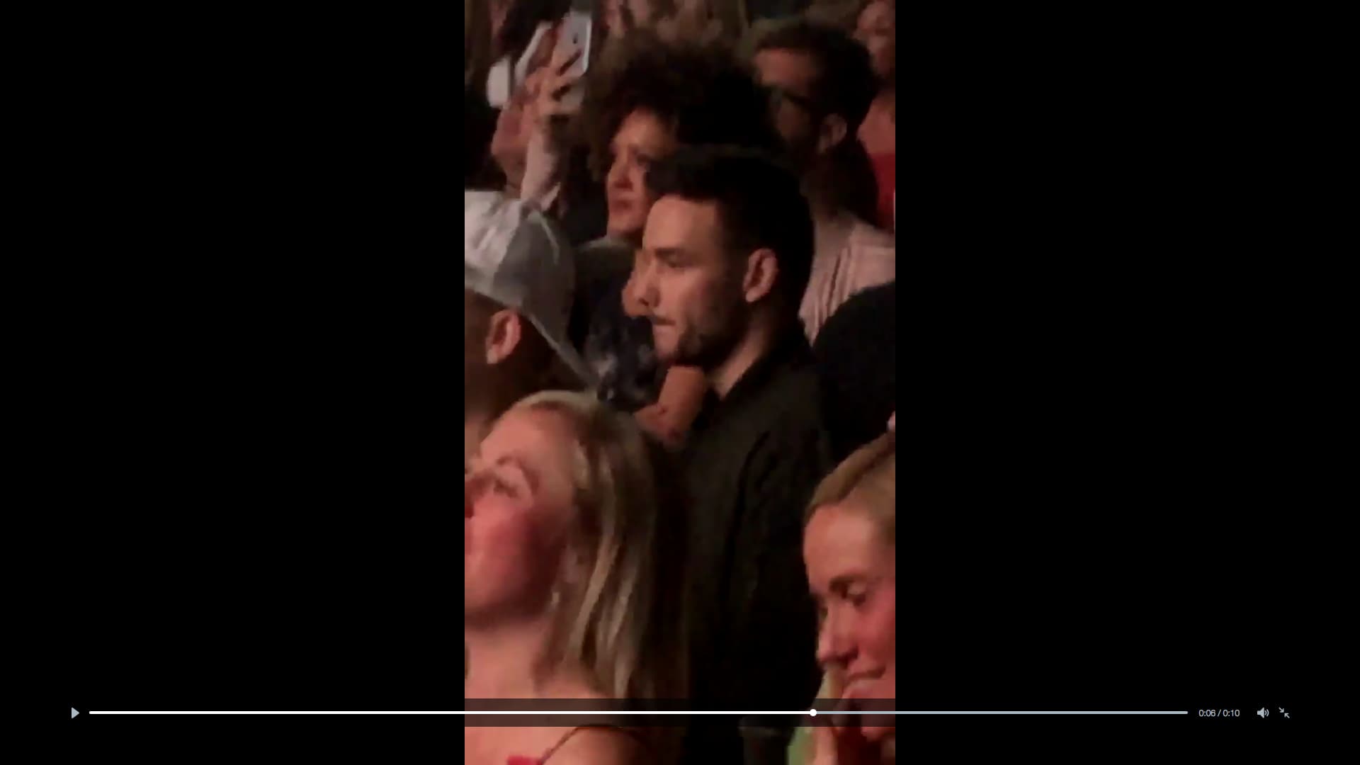 Erwischt! Hier knutschen Liam Payne und Freundin Cheryl bei RihannaKonzert