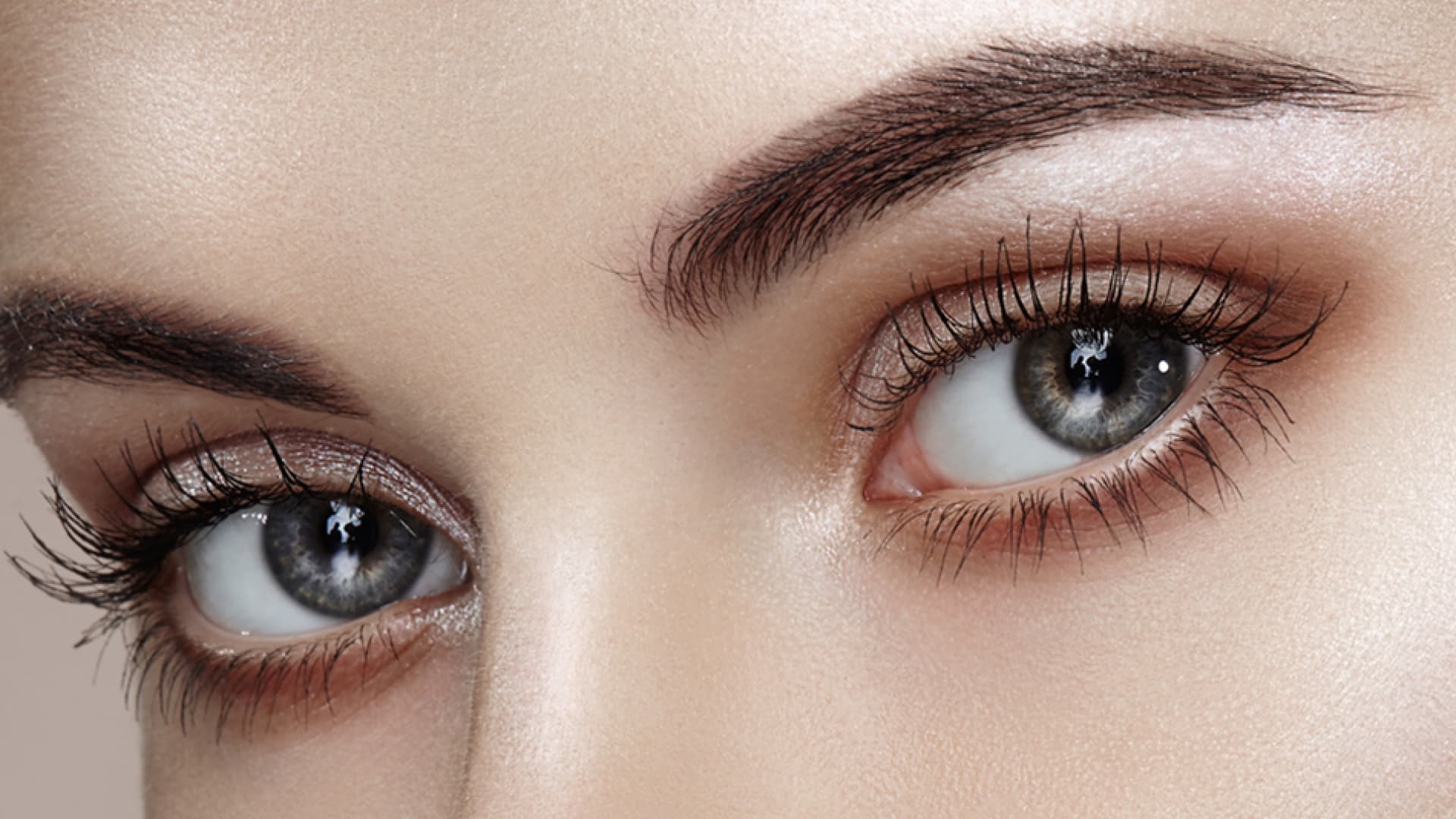Lange & volle Wimpern: Die besten Tipps & Tricks