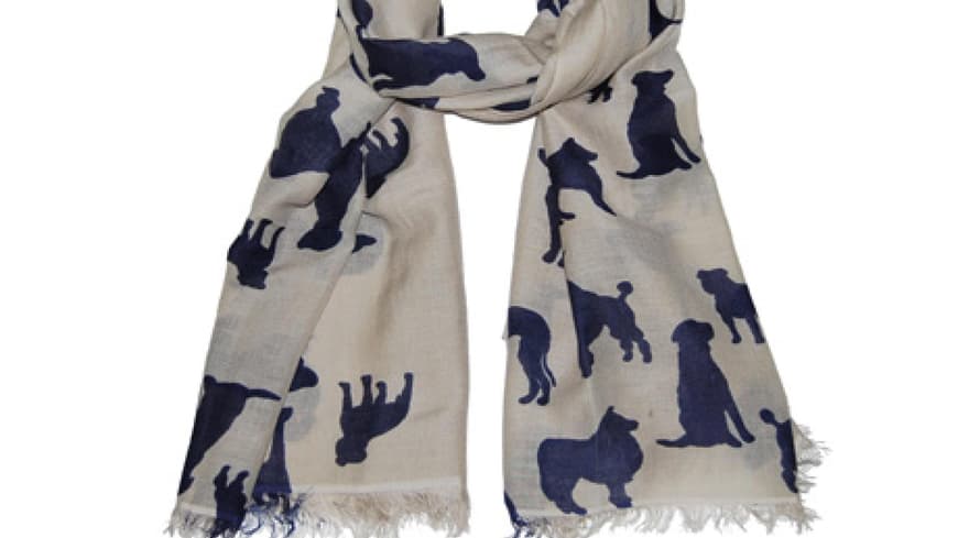 26. August 2012: WUFF WUFF!!! Der kuschlige Schal mit niedlichem Dog-Print ist nicht nur was für Hundeliebhaber. Cashmere-Seidenschal über alberotanza.de, ca. 150 Euro 26. August 2012: WUFF WUFF!!! Der kuschlige Schal mit niedlichem Dog-Print ist nicht nur was für Hundeliebhaber. Cashmere-Seidenschal über alberotanza.de, ca. 150 Euro
