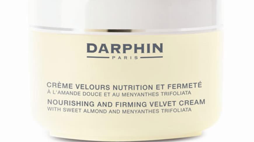 Wer samtig weiche und gestraffte Haut möchte, bitte jetzt die Ohren spitzen. Die neue Körpercreme von Darphin pflegt dank kostbarer Mandel-Extrakte und organischer Sheabutter und die Haut duftet dezent nach Vanille. Noch Fragen? Wer samtig weiche und gestraffte Haut möchte, bitte jetzt die Ohren spitzen. Die neue Körpercreme von Darphin pflegt dank kostbarer Mandel-Extrakte und organischer Sheabutter und die Haut duftet dezent nach Vanille. Noch Fragen?
