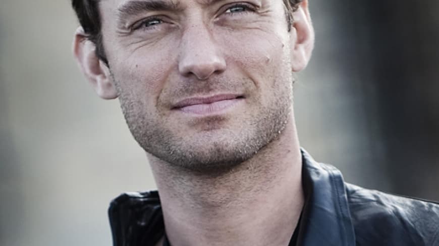 Ein Date mit Hollywood-Schnuckel Jude Law - ein bisher unerfüllter Traum für unsere Bildredakteurin Julia. Aber wer weiß - vielleicht wird ihr Wunsch ja erhört ... Ein Date mit Hollywood-Schnuckel Jude Law - ein bisher unerfüllter Traum für unsere Bildredakteurin Julia. Aber wer weiß - vielleicht wird ihr Wunsch ja erhört ...