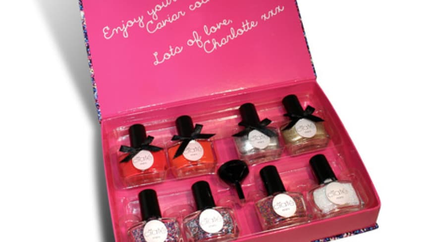 Hingucker schlechthin! Die Caviar-Manicure-Box von Ciaté gibt es zum Beispiel bei Karstadt, ca. 50 Euro Hingucker schlechthin! Die Caviar-Manicure-Box von Ciaté gibt es zum Beispiel bei Karstadt, ca. 50 Euro