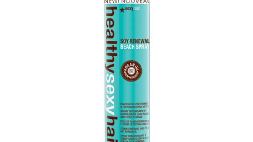 Was brauchen wir den Strand, wenn wir den Beach Style auch zu Hause haben können? Die neue Stylinghilfe von Sexy Hair zaubert natürliche Beach-Locken und versorgt unsere Mähne mit Algenextrakten und Argan-Öl. Was brauchen wir den Strand, wenn wir den Beach Style auch zu Hause haben können? Die neue Stylinghilfe von Sexy Hair zaubert natürliche Beach-Locken und versorgt unsere Mähne mit Algenextrakten und Argan-Öl.