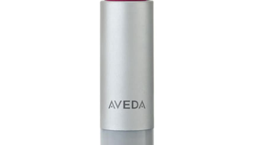 Knallige Lippenstifte sind gerade nicht nur der Liebling von Models und Promis. Auch wir sind ganz vernarrt in die leuchtenden Farben. Zum Beispiel dieser hier, der sogar noch mit einer Extra-Portion Feuchtigkeit durch Cupuacu-Butter und Mandelöl pflegt. Knallige Lippenstifte sind gerade nicht nur der Liebling von Models und Promis. Auch wir sind ganz vernarrt in die leuchtenden Farben. Zum Beispiel dieser hier, der sogar noch mit einer Extra-Portion Feuchtigkeit durch Cupuacu-Butter und Mandelöl pflegt.