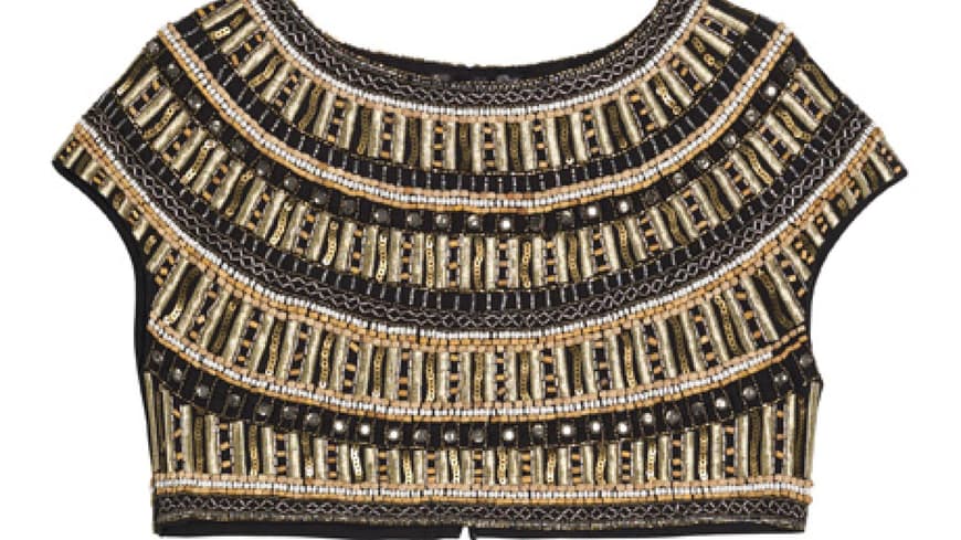 Kurzes Top mit goldenen Stäbchen, Perlen und Nieten von Zara, ca. 90 Euro Kurzes Top mit goldenen Stäbchen, Perlen und Nieten von Zara, ca. 90 Euro