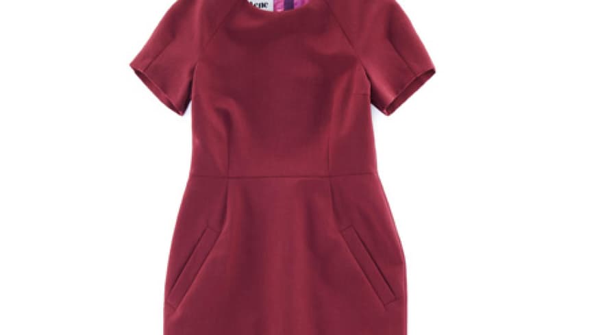 23. August 2012: Rot ist in! Dieser Farbknaller von Acne ist eine echt Investition! Wer sich traut, kann sogar im Red-Allover-Look gehen. Etuikleid von Acne, ca. 410 Euro 23. August 2012: Rot ist in! Dieser Farbknaller von Acne ist eine echt Investition! Wer sich traut, kann sogar im Red-Allover-Look gehen. Etuikleid von Acne, ca. 410 Euro