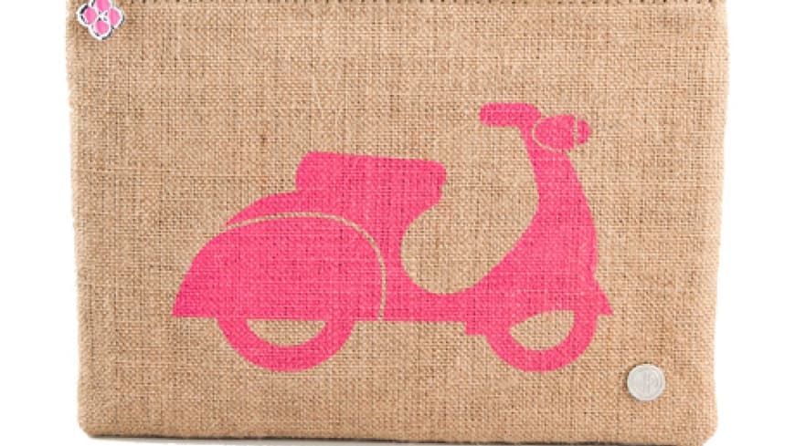 8. August 2012: Bei ihrem nächsten Italien-Kurztrip sollte diese süße Clutch nicht fehlen. Damit gehen sie sicher als waschechte Ragazza durch! Jute-Clutch von Jonathan Adler über shopbop.com ca. 30 Euro 8. August 2012: Bei ihrem nächsten Italien-Kurztrip sollte diese süße Clutch nicht fehlen. Damit gehen sie sicher als waschechte Ragazza durch! Jute-Clutch von Jonathan Adler über shopbop.com ca. 30 Euro