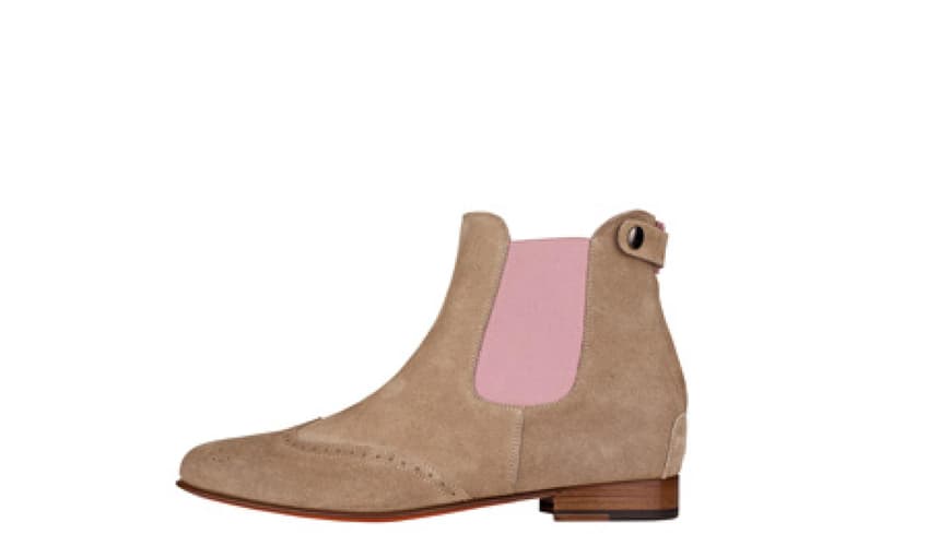 Chelsea-Boots in beige mit rosa farbenem Detail, von Heartbreaker, ca. 300 Euro Chelsea-Boots in beige mit rosa farbenem Detail, von Heartbreaker, ca. 300 Euro