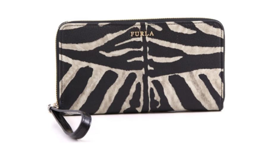 2. November 2012: Heute wird's animalisch. Mit der tollen Geldbörse von Furla ziehen wir neidische Blicke magisch an. Für ca. 160 Euro direkt in unserem neuen OK! Onlineshop zu bestellen. Schnell reinschauen unter http://shop.ok-magazin.de/ 2. November 2012: Heute wird's animalisch. Mit der tollen Geldbörse von Furla ziehen wir neidische Blicke magisch an. Für ca. 160 Euro direkt in unserem neuen OK! Onlineshop zu bestellen. Schnell reinschauen unter http://shop.ok-magazin.de/