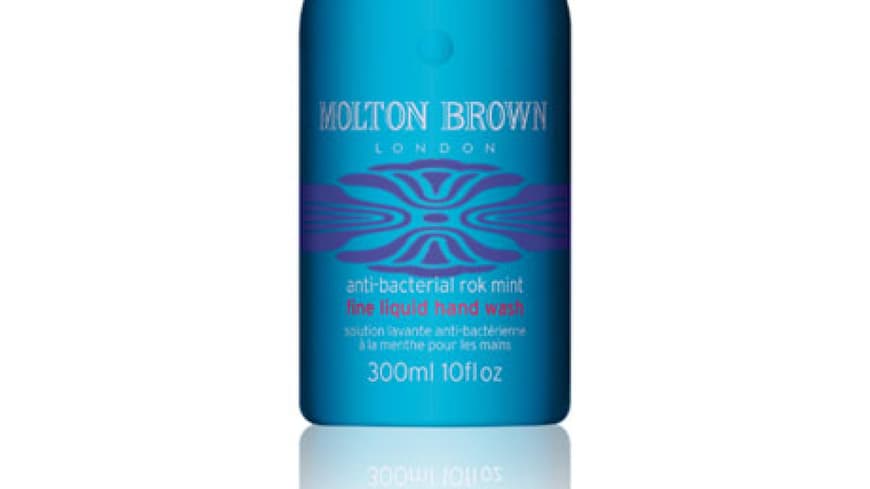 Welche Handseife riecht megatoll nach Minze, Brombeere und Basilikum? Wir kennen nur die Rok Mint Hand Wash von Molton Brown und stehen schon mal Schlange am Waschbecken. Welche Handseife riecht megatoll nach Minze, Brombeere und Basilikum? Wir kennen nur die Rok Mint Hand Wash von Molton Brown und stehen schon mal Schlange am Waschbecken.