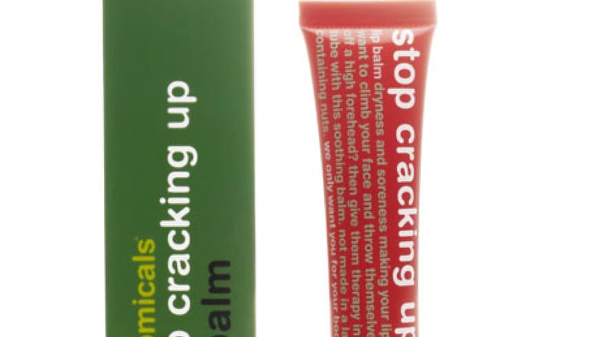 Spröde Lippen gehören nun der Vergangenheit an. Der pflegende Balm versorgt trockene Lippen anhaltend mit Feuchtigkeit und schützt vor dem Austrocknen. Spröde Lippen gehören nun der Vergangenheit an. Der pflegende Balm versorgt trockene Lippen anhaltend mit Feuchtigkeit und schützt vor dem Austrocknen.