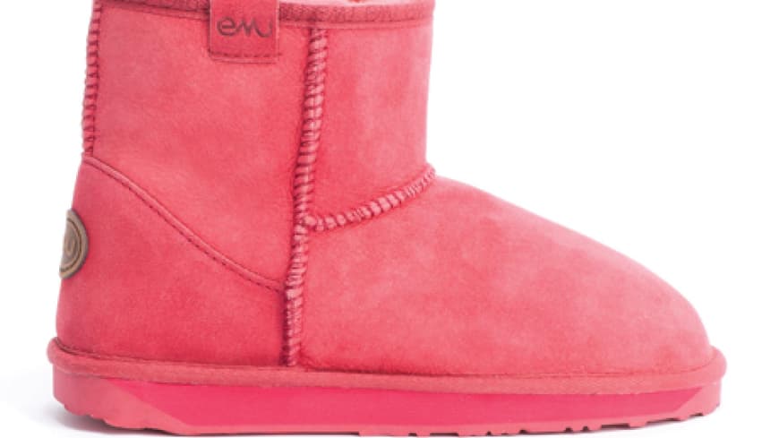 Cool und kuschelig warm. Dazu noch in der angesagten Farbe Coral: Lammfellboots von Emu, ca.´ 149 Euro Cool und kuschelig warm. Dazu noch in der angesagten Farbe Coral: Lammfellboots von Emu, ca.´ 149 Euro